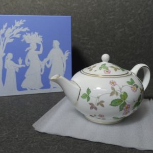 リサイクルケイラック田島店 リサイクルケイラック ウェッジウッド WEDGWOOD WILD STRAWBERRY ワイルドストロベリー ティーポッド 買取 未使用品