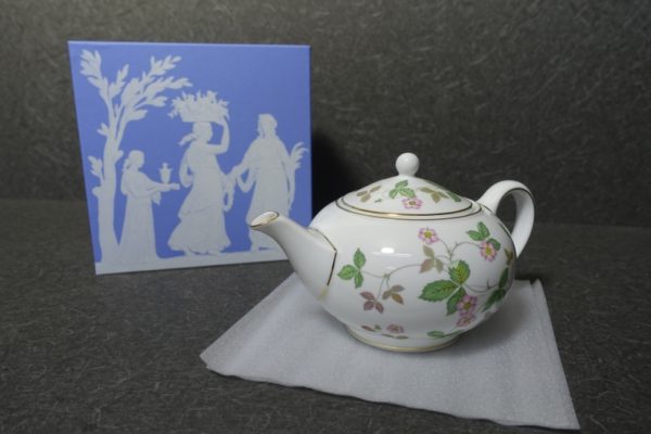 リサイクルケイラック田島店 リサイクルケイラック ウェッジウッド WEDGWOOD WILD STRAWBERRY ワイルドストロベリー ティーポッド 買取 未使用品